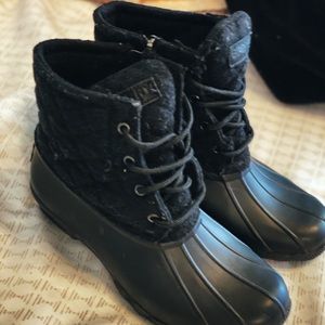 Women’s size 7 Sperry winter boots